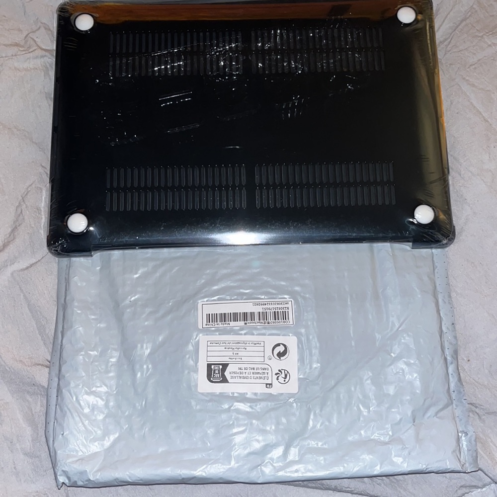 NWOT PRO 13.3 LAPTOP CASE/ SKIN - Picture 5 of 7